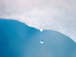 ग्रीनलैंड की बर्फ की परत को तेजी से पिघला रहे हैं बादल ग्रीनलैंड की बर्फ की परत को तेजी से पिघला रहे हैं बादल