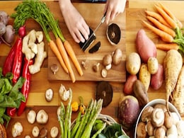 Winter Super Foods: सर्दियों के मौसम में हेल्दी रहने के लिए, इन 6 फूड्स का करें सेवन Winter Super Foods: सर्दियों के मौसम में हेल्दी रहने के लिए, इन 6 फूड्स का करें सेवन