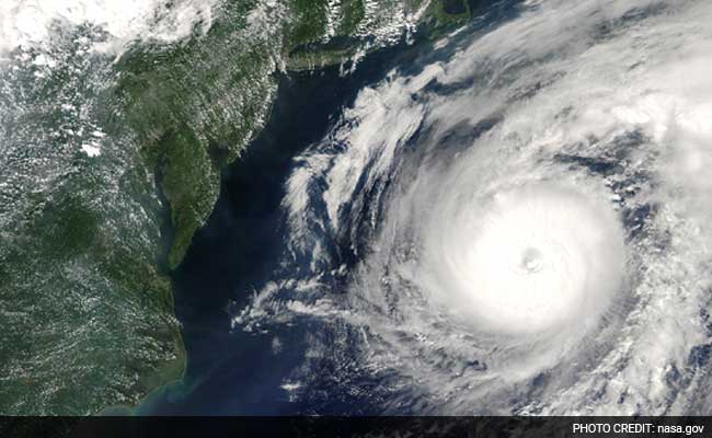 Hurricane Alex Approaches Azores, Next Hours Critical