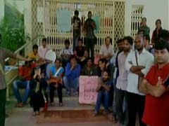 हैदराबाद यूनिवर्सिटी: छात्र की खुदकुशी के विरोध में प्रदर्शन, केंद्रीय मंत्री दत्तात्रेय पर केस