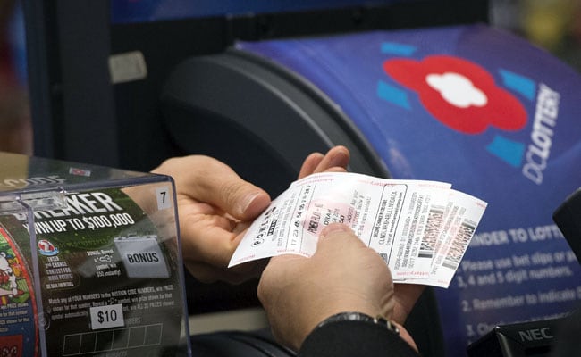 Record Jackpot Tops $900 Million As Lottery Fever Grips US