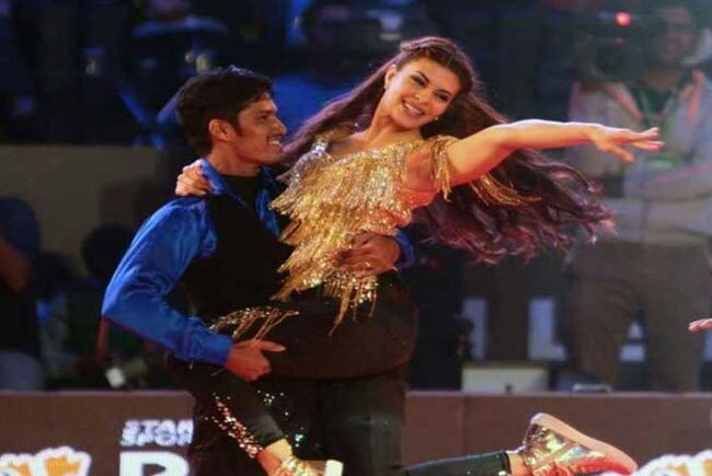 PICS : जैकलीन फर्नांडीज ने प्रीमियर बैडमिंटन लीग के उद्घाटन समारोह में दिखाया जलवा PICS : जैकलीन फर्नांडीज ने प्रीमियर बैडमिंटन लीग के उद्घाटन समारोह में दिखाया जलवा