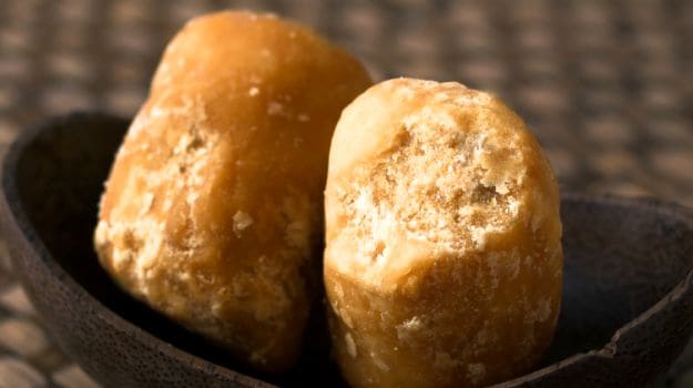 15 Jaggery(Gur) Benefits: Ever Wondered Why Our Elders End a Meal with Gur?
