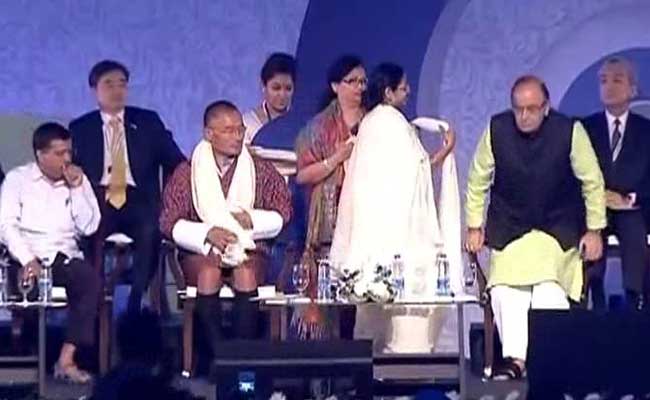 Arun Jaitley And Arvind Kejriwal, At War Over Cricket Corruption, Share Stage