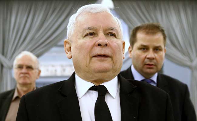 Polish Ruling Party Leader Shrugs Off EU Probe Over Court And Media