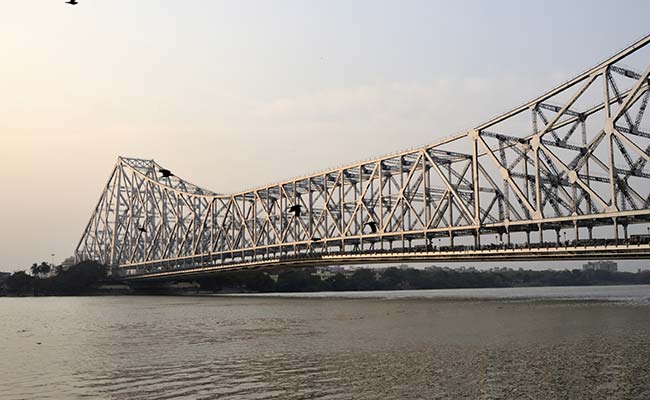 Man Scales Howrah Bridge, Throws Traffic Out Of Gear