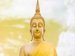 गुजरात में 300 से अधिक दलितों ने विजय दशमी के दिन बौद्ध धर्म अपनाया गुजरात में 300 से अधिक दलितों ने विजय दशमी के दिन बौद्ध धर्म अपनाया