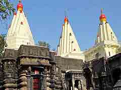 महाराष्ट्र : अब कोल्हापुर के महालक्ष्मी मंदिर के गर्भगृह में प्रवेश को लेकर अड़ी महिलाएं