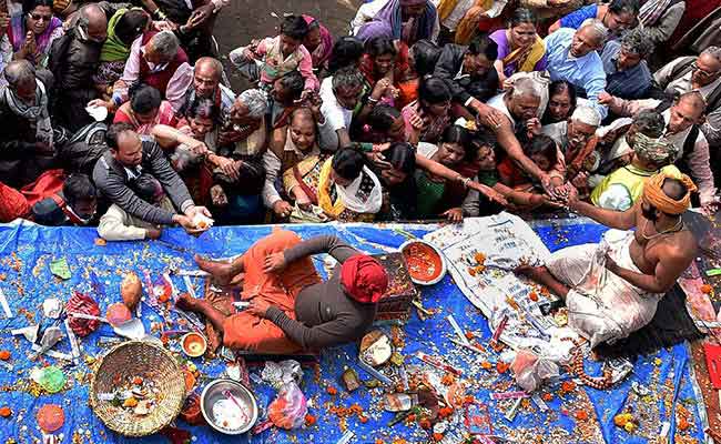 सूर्य उपासना का विशेष पर्व है मकर संक्रांति, जानिए कहां-कहां कैसे मनाया जाता है यह त्यौहार