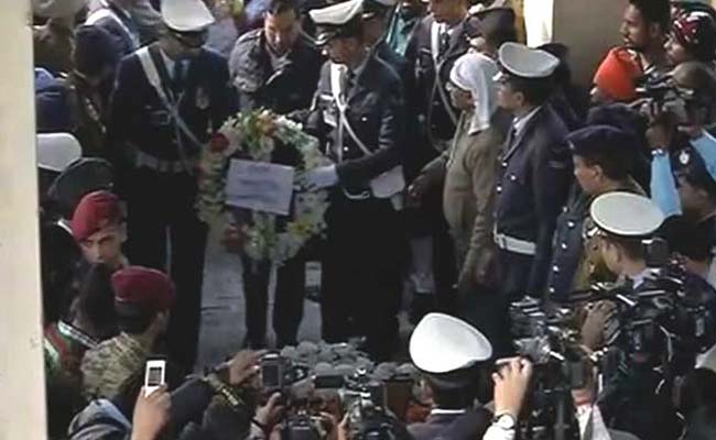 पठानकोट के शहीदों का पूरे सैन्य सम्मान के साथ अंतिम संस्कार