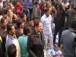 दिल्ली : एमसीडी कर्मचारियों की हड़ताल पांचवें दिन भी जारी दिल्ली : एमसीडी कर्मचारियों की हड़ताल पांचवें दिन भी जारी