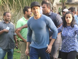 Hrithik Roshan Injured, 'Tore a Ligament' on <I>Mohenjo Daro</i> Sets Hrithik Roshan Injured, 'Tore a Ligament' on <I>Mohenjo Daro</i> Sets