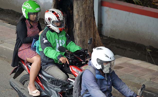 Indonesia's Muslim Women Hail Female-Only Motorbike Taxis