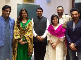 Sonam Meets Maharashtra Chief Minister Ahead of <i>Neerja</i>'s Release Sonam Meets Maharashtra Chief Minister Ahead of <i>Neerja</i>'s Release