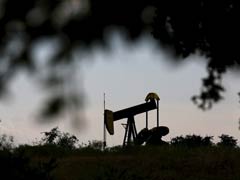 Tumbling Oil Trades Below $30 A Barrel For First Time In 12 Years