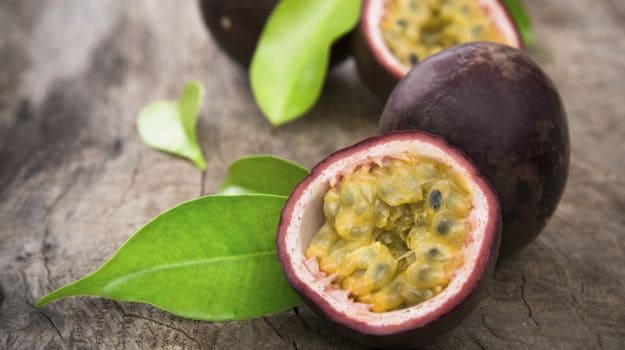Passion Fruit Benefits: कृष्णकमल कहें या कृष्णा फ्रूट, इस फल को खाने के फायदे जान हैरान हो जाएंगे आप