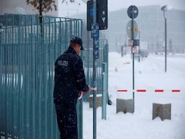 जर्मनी : संदिग्ध पैकेट मिलने के बाद पुलिस ने चांसलर एंजेला मर्केल का ऑफिस किया सील जर्मनी : संदिग्ध पैकेट मिलने के बाद पुलिस ने चांसलर एंजेला मर्केल का ऑफिस किया सील