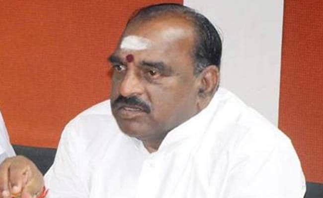 Union Minister Pon Radhakrishnan Helps 2 Accident Victims In Coimbatore