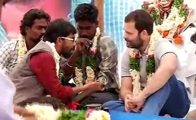 कांग्रेस उपाध्‍यक्ष राहुल गांधी ने रोहित वेमुला की तुलना महात्‍मा गांधी से की