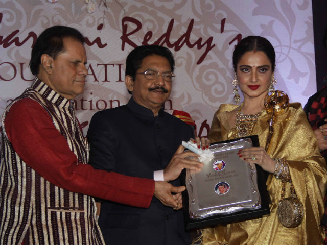 Rekha Receives Yash Chopra Memorial Award Rekha Receives Yash Chopra Memorial Award