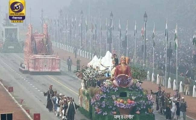 Amid Row Over Republic Day Tableaux, Rajnath Singh's Letter To Two States