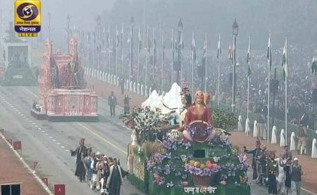 झांकी विवाद के बीच रक्षा मंत्री राजनाथ सिंह ने लिखा बंगाल, तमिलनाडु के सीएम को पत्र