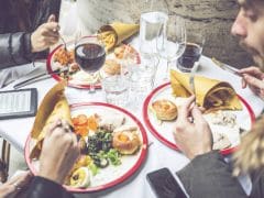 9 Mistakes You're Probably Making While Dining Out, According to Restaurant Pros 9 Mistakes You're Probably Making While Dining Out, According to Restaurant Pros
