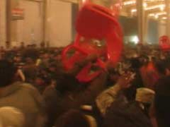 सैफई महोत्सव के दौरान ऐसे हुई जमकर तोड़फोड़, इधर नाच गाना- उधर हंगामा