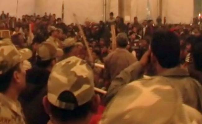 सैफई महोत्सव के दौरान ऐसे हुई जमकर तोड़फोड़, इधर नाच गाना- उधर हंगामा