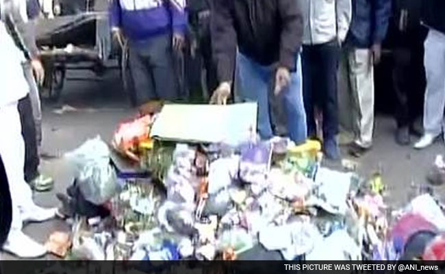 East Delhi Civic Body Strike: Sanitation Workers Protest Outside Mayor's House