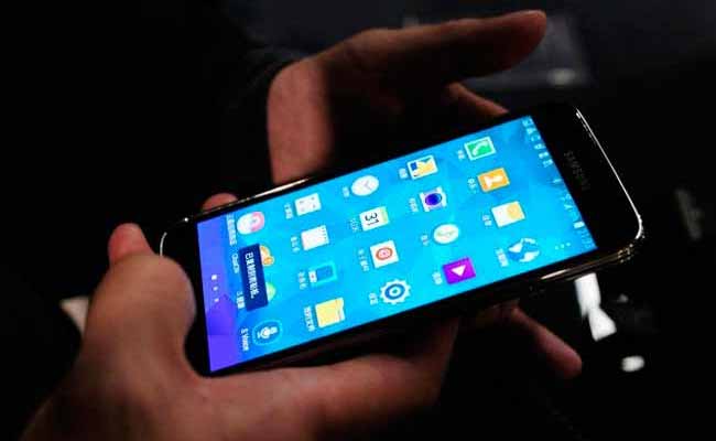 Smartphone The 'Most Indispensable' Travel Companion For Indians: Study