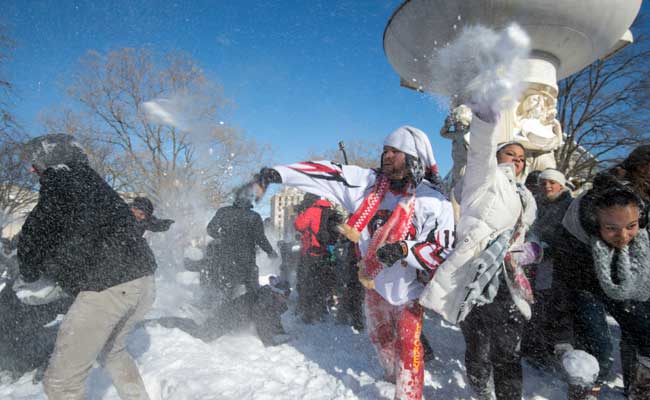 'Star Wars'-Themed Washington Snowball Fight Draws Hundreds