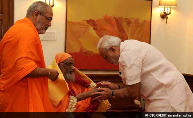 PM Narendra Modi's Spiritual Guru Dayanand Saraswati Gets Padma Bhushan