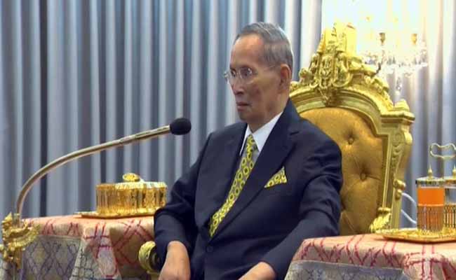 Thailand's Ailing King Treated For Lung Infection, Fever