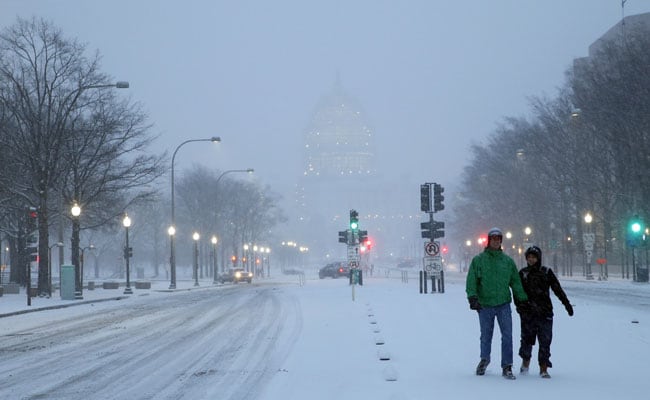 Air Passengers In Washington Race To Dodge Blizzard's Fury