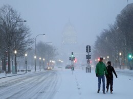 Air Passengers In Washington Race To Dodge Blizzard's Fury Air Passengers In Washington Race To Dodge Blizzard's Fury