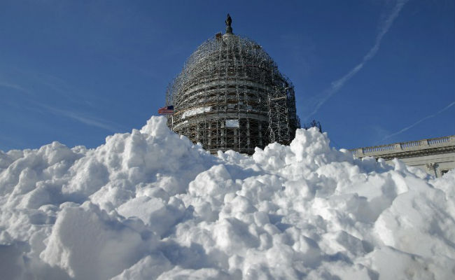 Millions Brace For Massive US Snowstorm, Thousands Of Flights Cancelled