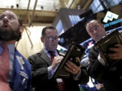 Wall Street Rally Fizzles Out As Oil, Materials Fall