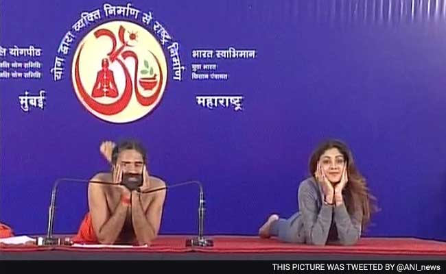 You Have to See Shilpa Shetty and Baba Ramdev Doing Yoga Together