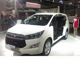दिल्ली ऑटो एक्स्पो 2016 में दिखी नई Toyota Innova की झलक दिल्ली ऑटो एक्स्पो 2016 में दिखी नई Toyota Innova की झलक