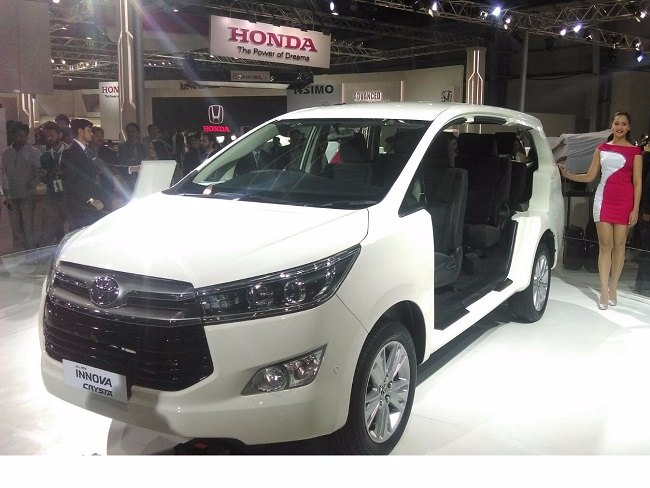 दिल्ली ऑटो एक्स्पो 2016 में दिखी नई Toyota Innova की झलक