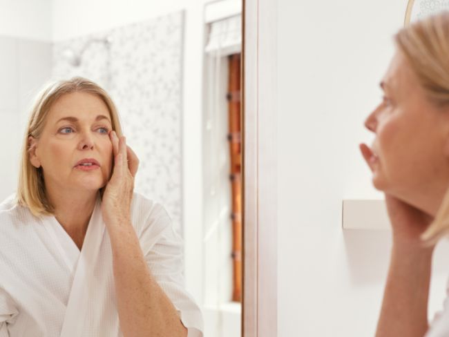 हमेशा जवां दिखना है, तो खूबसूरती को न होने दें उम्रदराज...