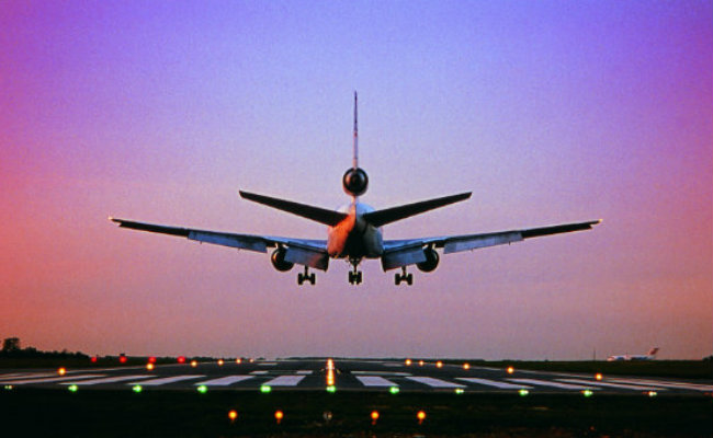मुंबई एयरपोर्ट ने तोड़ा अपना ही रिकॉर्ड, 24 घंटे में कराई 980 फ्लाइट्स की लैंडिंग और डिपार्चर