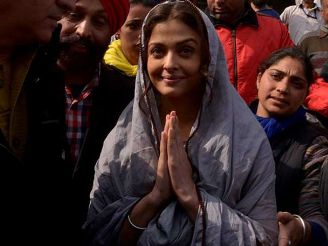 Aishwarya Rai Shoots For <i>Sarbjit</i> at a <i>Gurudwara</i>. See Pics Here