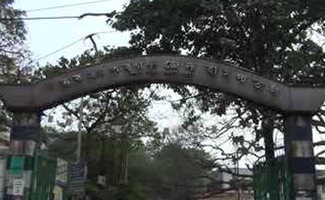 Child Dies Outside Bengal Hospital As Ambulance Drivers Haggle Over Fare