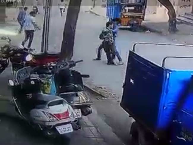 बेंगलुरु में 27 वर्षीय युवक की हत्या का दर्दनाक वीडियो आया सामने