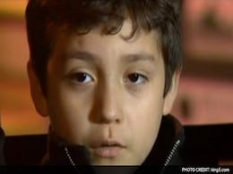 Passengers Applaud As 7-Year-Old Is Removed From Plane Because Of Allergic Reaction To Pets Passengers Applaud As 7-Year-Old Is Removed From Plane Because Of Allergic Reaction To Pets