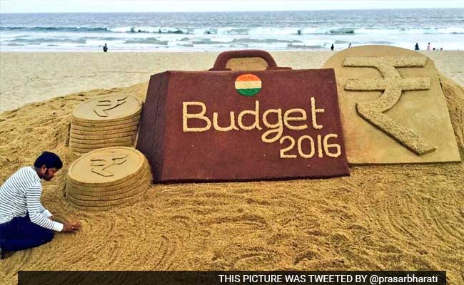 वैश्विक रेटिंग एजेंसी 'मूडीज' ने बताया आम बजट 2016-17 को साख के लिए सकारात्मक