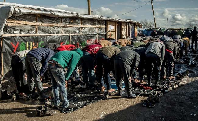 Now Nearly 7,000 Migrants Live In Crammed Calais 'Jungle' Camp