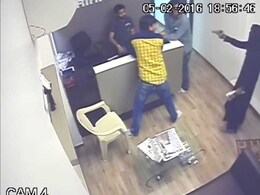 मुंबई : दफ्तर में घुसकर बिल्डर को मारी गोली, सीसीटीवी में कैद पूरी वारदात मुंबई : दफ्तर में घुसकर बिल्डर को मारी गोली, सीसीटीवी में कैद पूरी वारदात